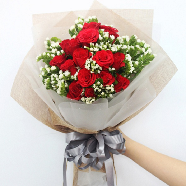 Bạn sẽ không còn vô tâm khi sử dụng dịch vụ hoa sinh nhật tặng người yêu tại Shop Hoa Vip