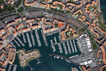 Một thị trấn “trần trụi” ở miền nam nước Pháp: “Cap d’Agde”